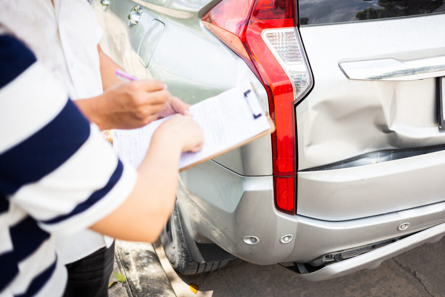 How to Handle Insurance Claims After a Seasonal Car Accident