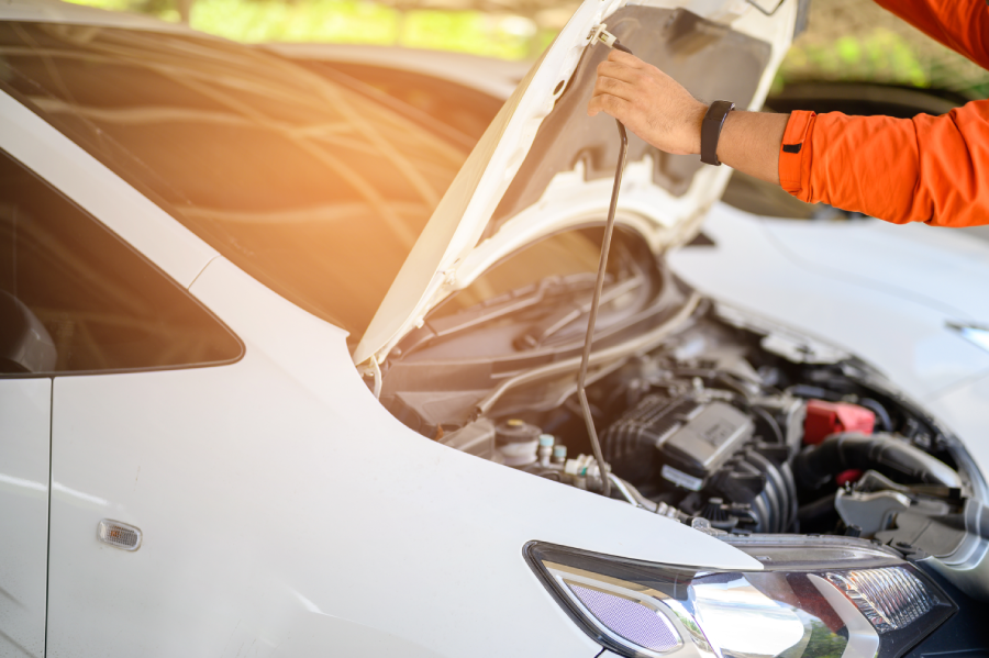 mechanic repairs a car in Public car park